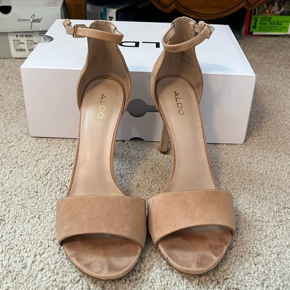 Aldo Tan Heels